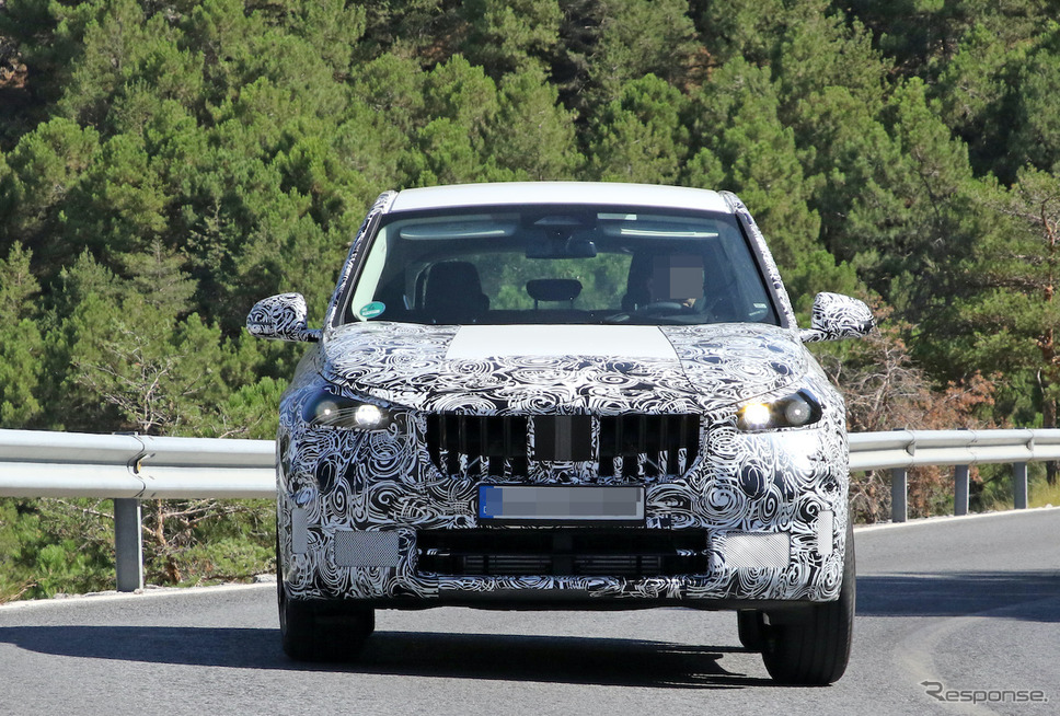 BMW X1 次期型プロトタイプ(スクープ写真)《APOLLO NEWS SERVICE》