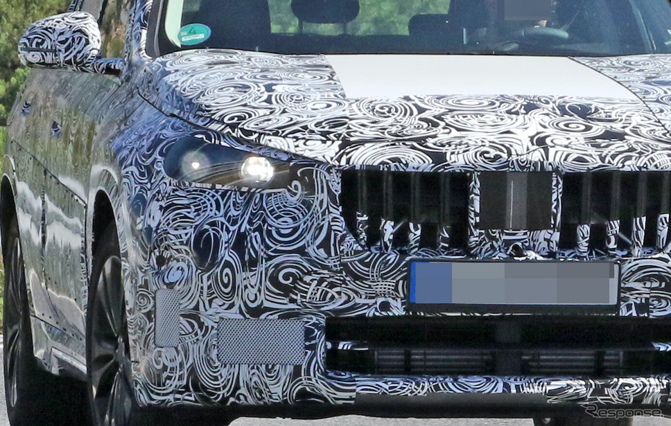 BMW X1 次期型プロトタイプ(スクープ写真)《APOLLO NEWS SERVICE》