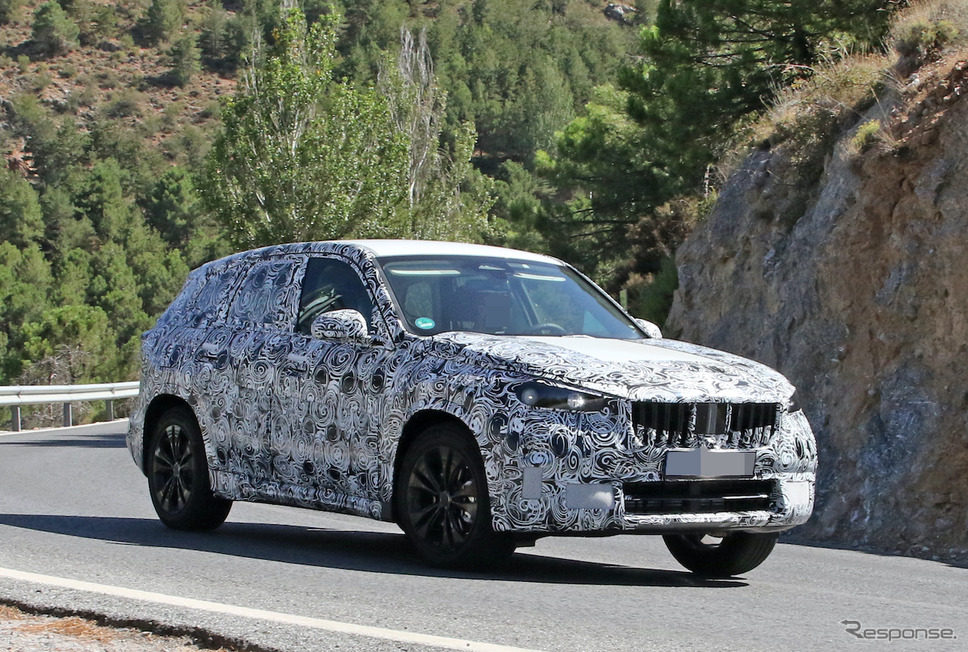 BMW X1 次期型プロトタイプ(スクープ写真)《APOLLO NEWS SERVICE》