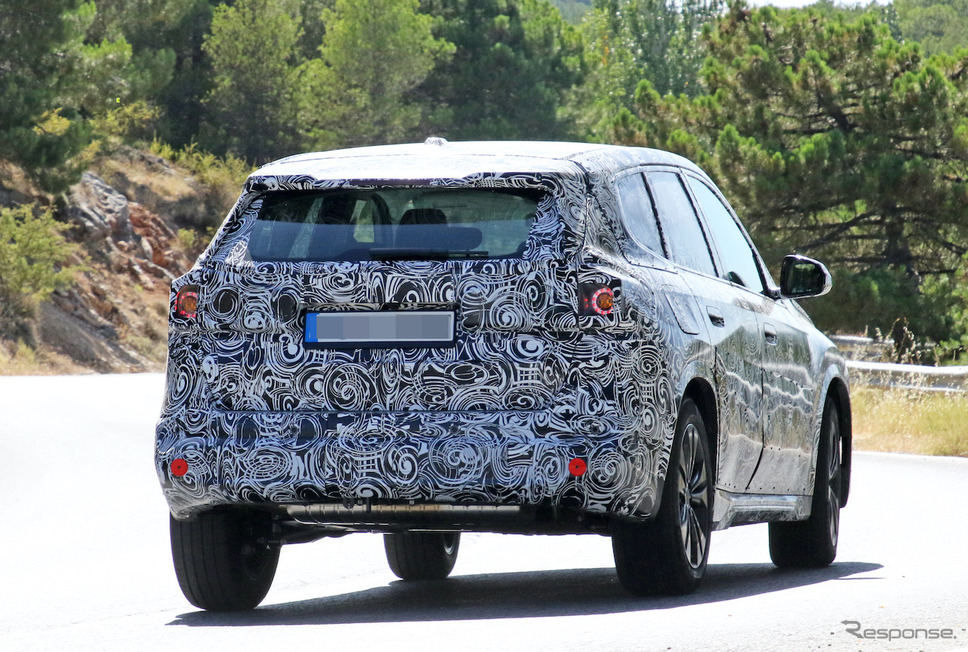 BMW X1 次期型プロトタイプ(スクープ写真)《APOLLO NEWS SERVICE》