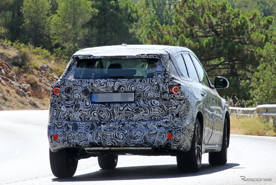 BMW X1 次期型プロトタイプ(スクープ写真)《APOLLO NEWS SERVICE》