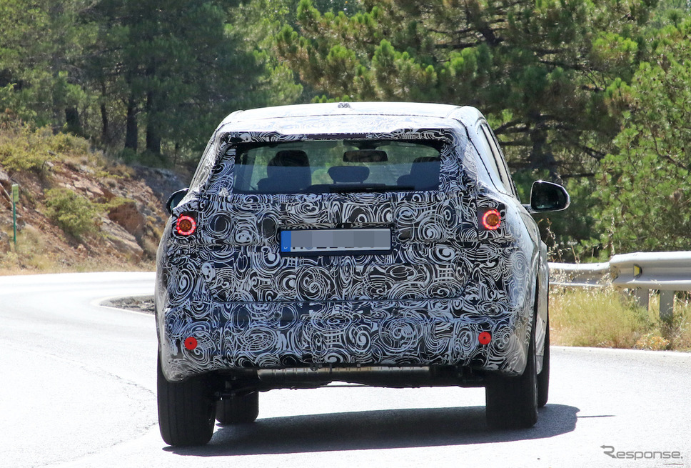 BMW X1 次期型プロトタイプ(スクープ写真)《APOLLO NEWS SERVICE》