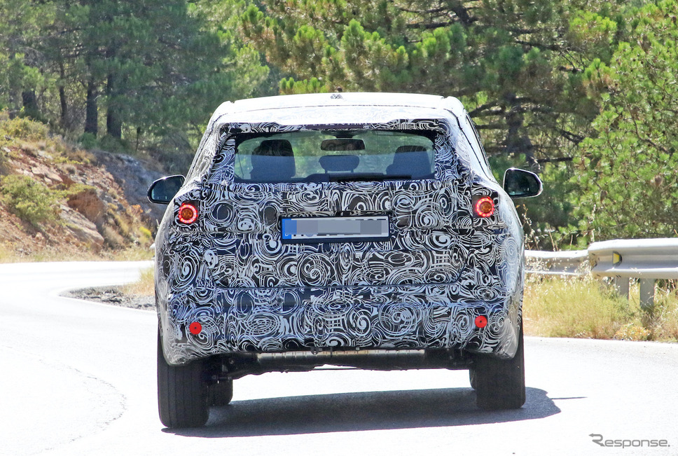 BMW X1 次期型プロトタイプ(スクープ写真)《APOLLO NEWS SERVICE》