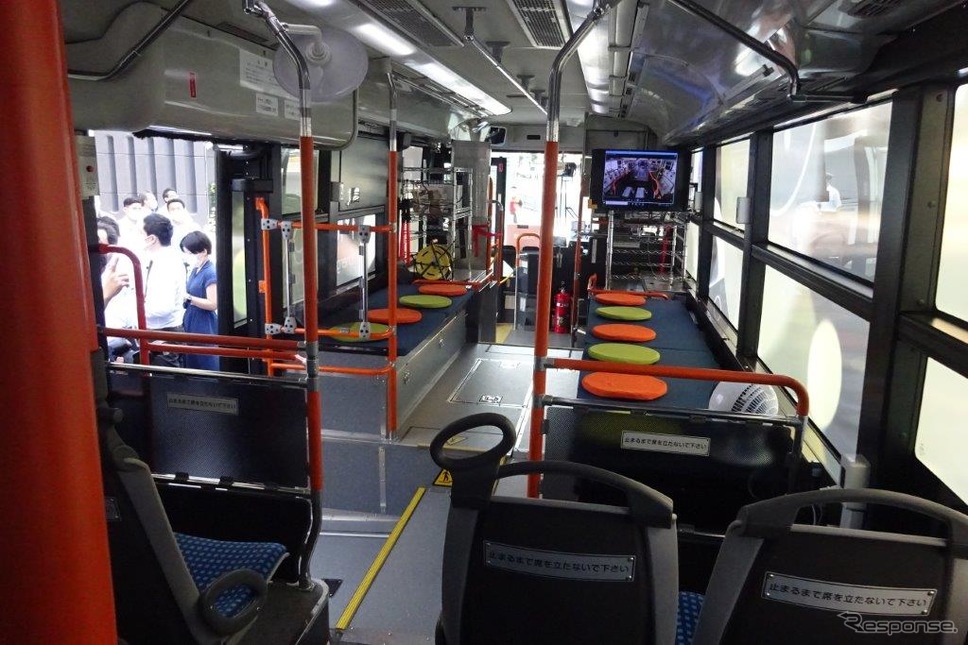 FCバス(チャージングステーション)の車室内《写真撮影 池原照雄》