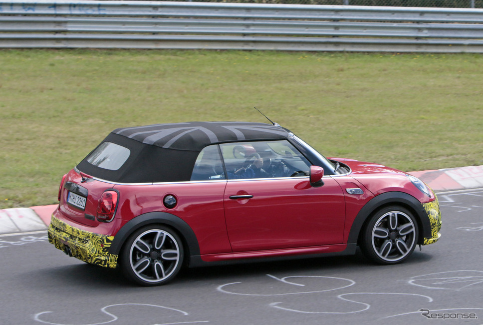 MINI クーパーS コンバーチブル 改良新型プロトタイプ（スクープ写真）《APOLLO NEWS SERVICE》