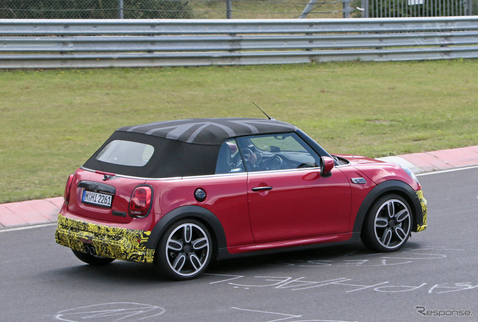 MINI クーパーS コンバーチブル 改良新型プロトタイプ（スクープ写真）《APOLLO NEWS SERVICE》