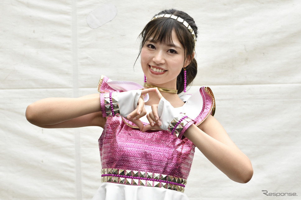 スーパー耐久シリーズのイメージガール、D'stationフレッシュエンジェルズ。《写真撮影 雪岡直樹》