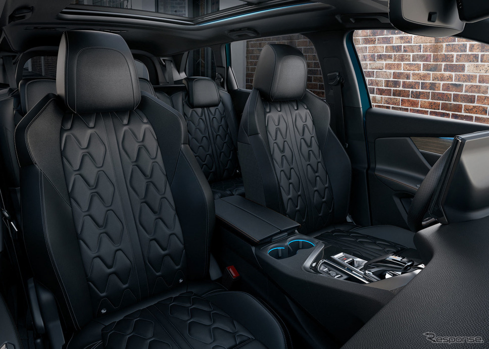 プジョー 5008 改良新型《photo by Peugeot》