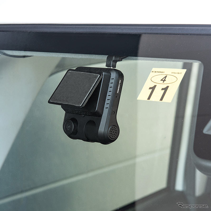 サンワサプライ 2カメラ一体型ドラレコ 200-CARDR002《写真提供 サンワサプライ》