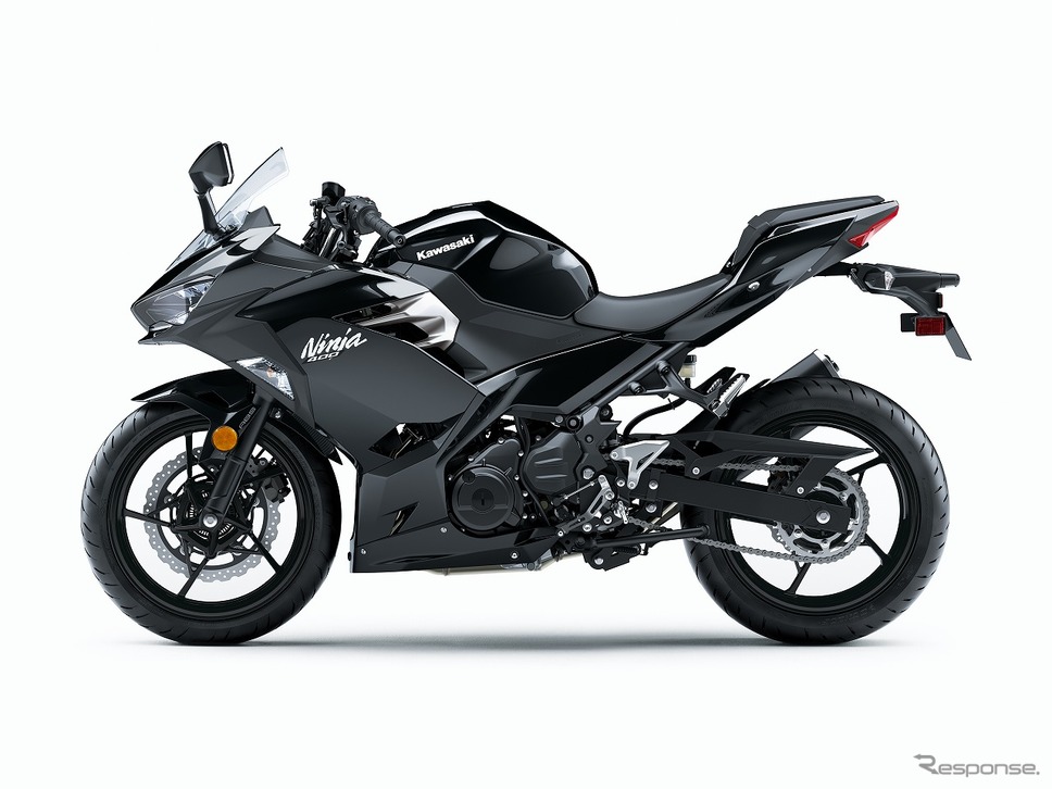 カワサキ Ninja 400(メタリックスパークブラック)《写真提供 カワサキモータースジャパン》