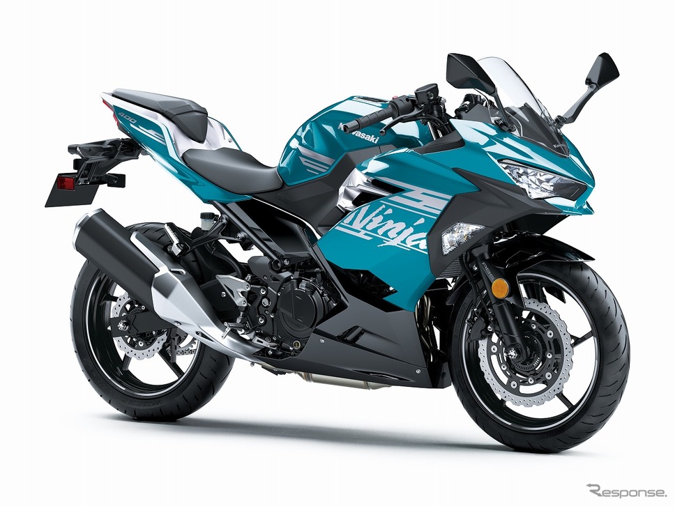 カワサキ Ninja 400(パールナイトシェードティール×メタリックスパークブラック)《写真提供 カワサキモータースジャパン》