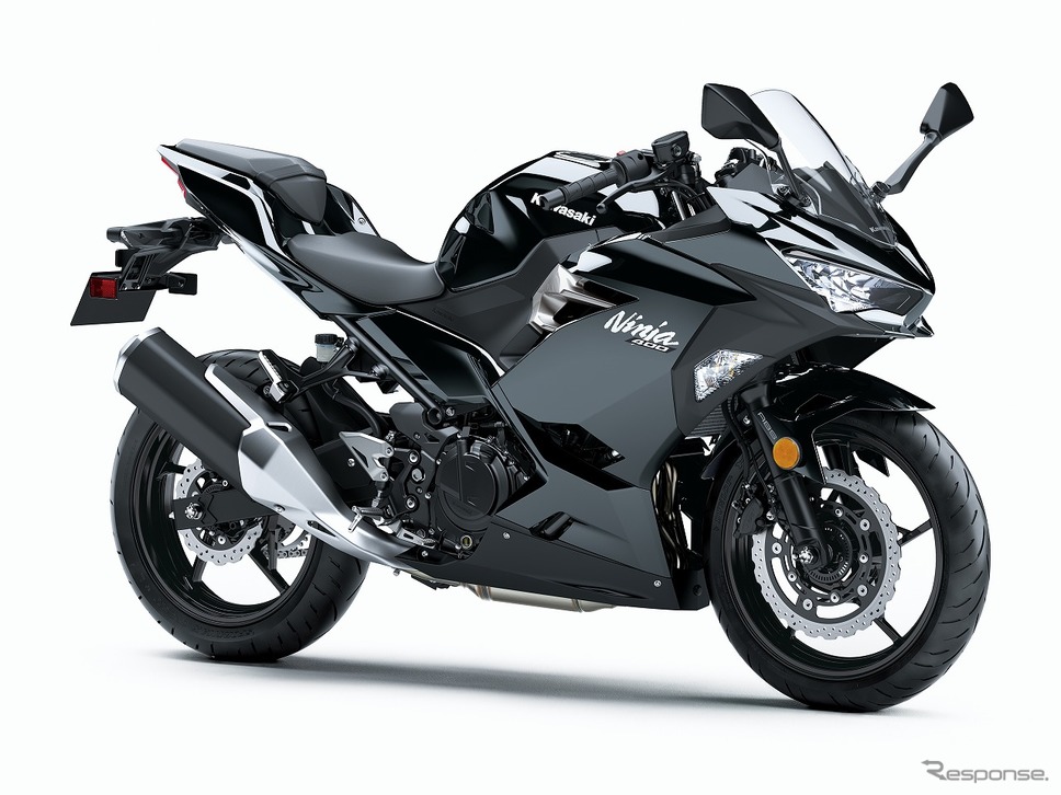 カワサキ Ninja 400(メタリックスパークブラック)《写真提供 カワサキモータースジャパン》