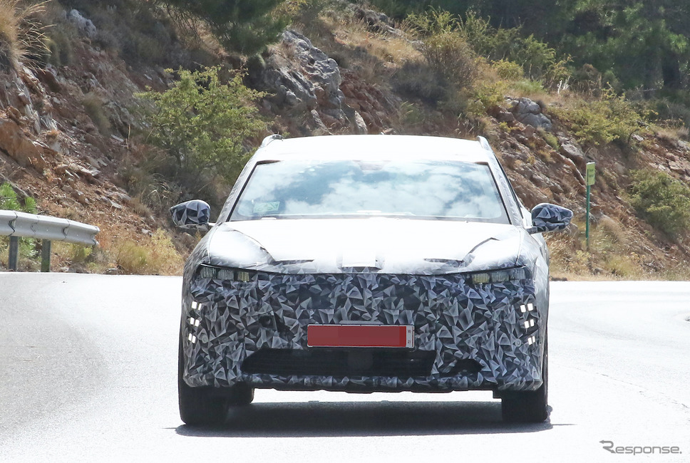 DS 4 後継モデルのプロトタイプ(スクープ写真)《APOLLO NEWS SERVICE》
