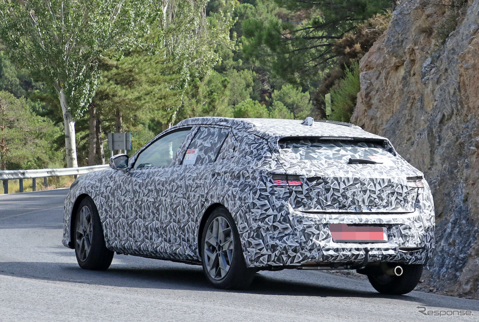 DS 4 後継モデルのプロトタイプ(スクープ写真)《APOLLO NEWS SERVICE》