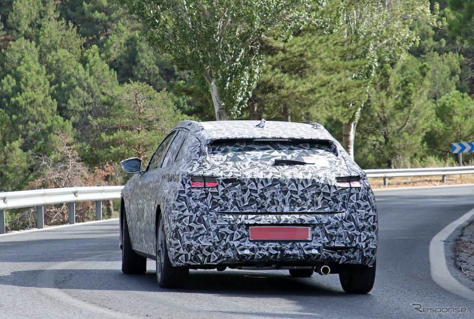 DS 4 後継モデルのプロトタイプ(スクープ写真)《APOLLO NEWS SERVICE》