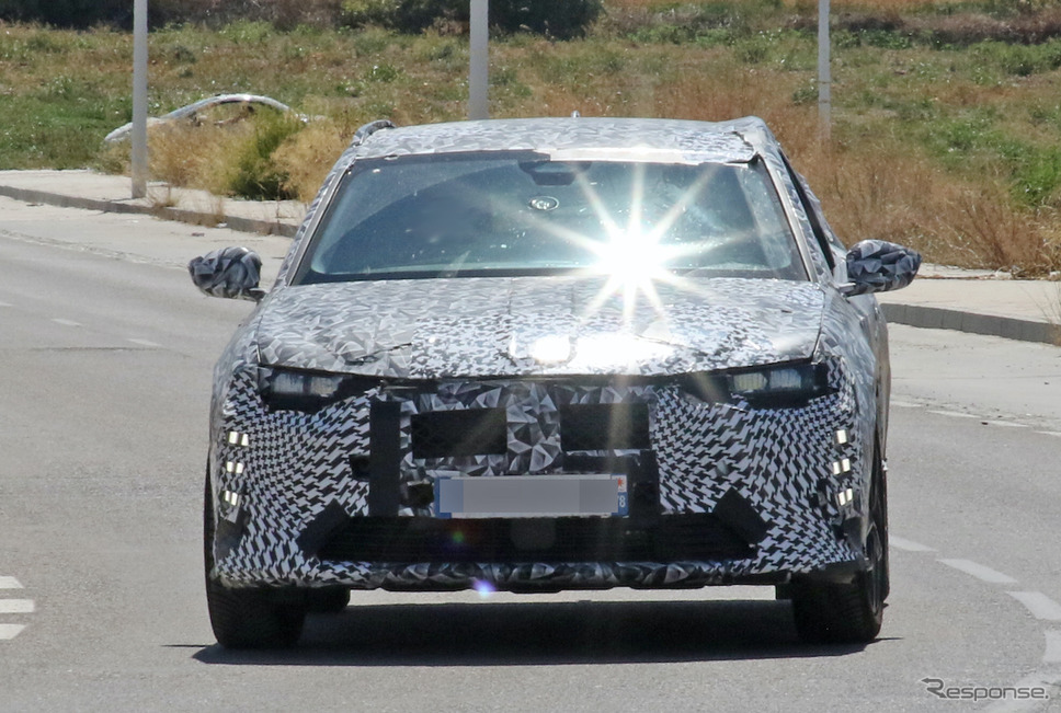 DS 4 後継モデルのプロトタイプ(スクープ写真)《APOLLO NEWS SERVICE》