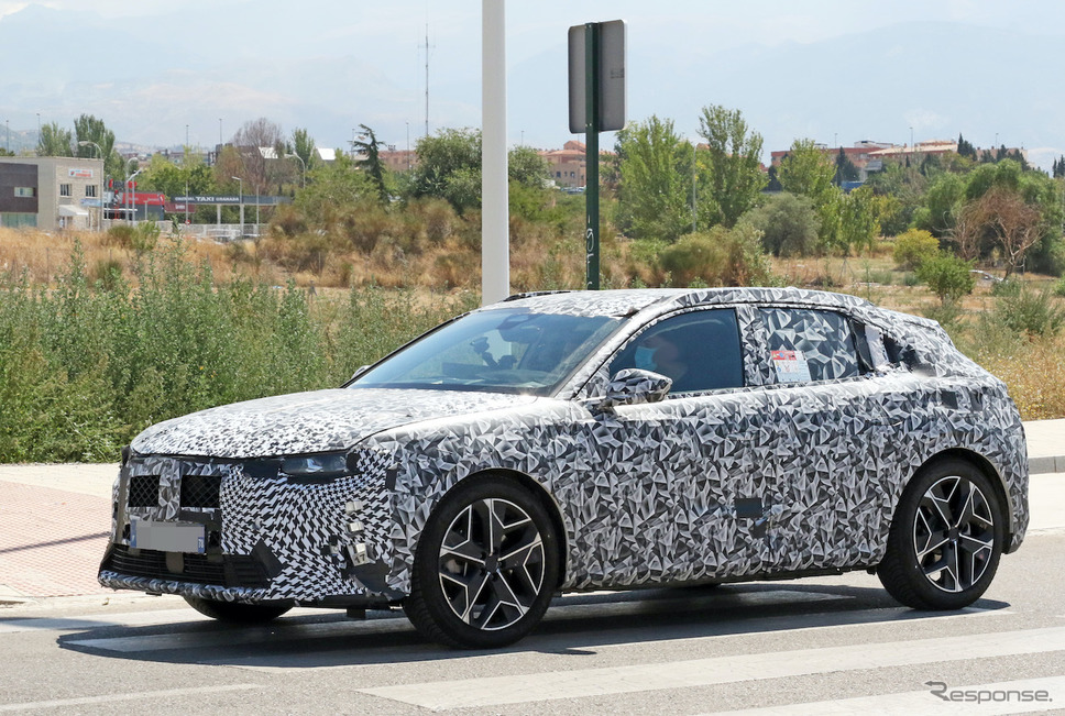 DS 4 後継モデルのプロトタイプ(スクープ写真)《APOLLO NEWS SERVICE》