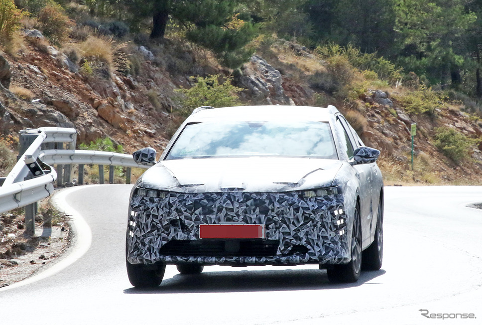 DS 4 後継モデルのプロトタイプ(スクープ写真)《APOLLO NEWS SERVICE》