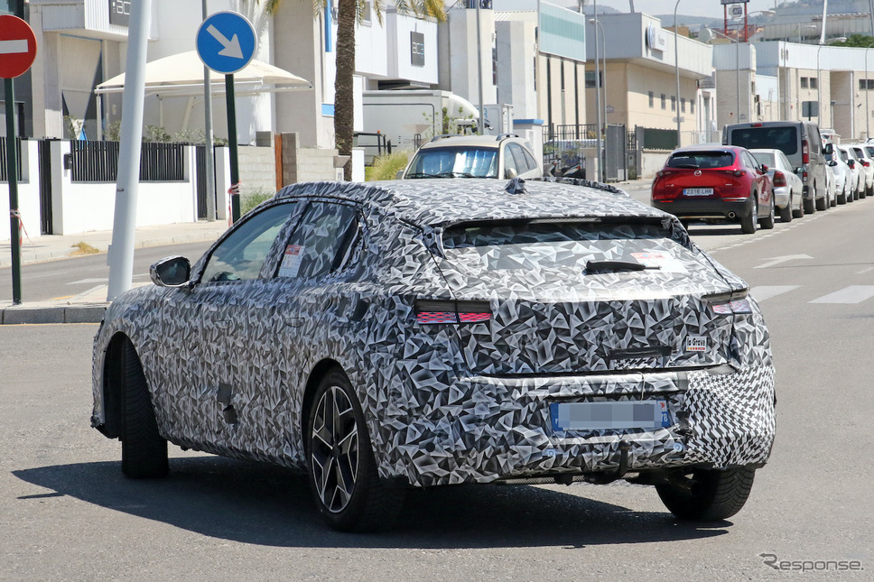 DS 4 後継モデルのプロトタイプ(スクープ写真)《APOLLO NEWS SERVICE》