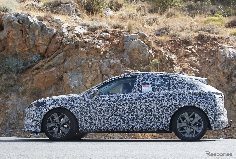 DS 4 後継モデルのプロトタイプ(スクープ写真)《APOLLO NEWS SERVICE》