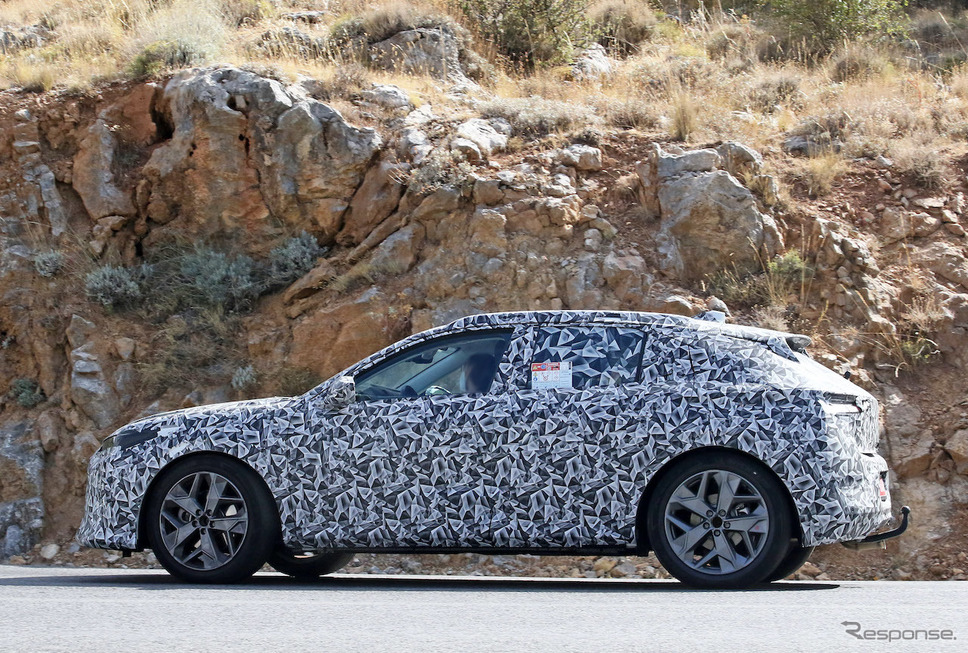 DS 4 後継モデルのプロトタイプ(スクープ写真)《APOLLO NEWS SERVICE》