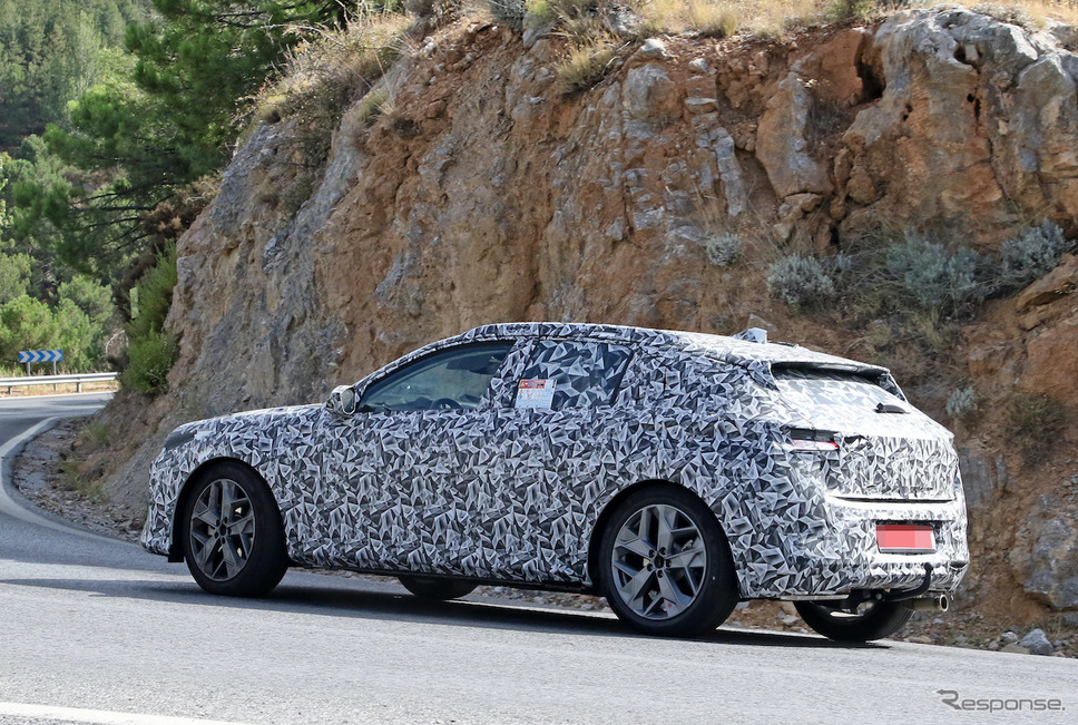DS 4 後継モデルのプロトタイプ(スクープ写真)《APOLLO NEWS SERVICE》