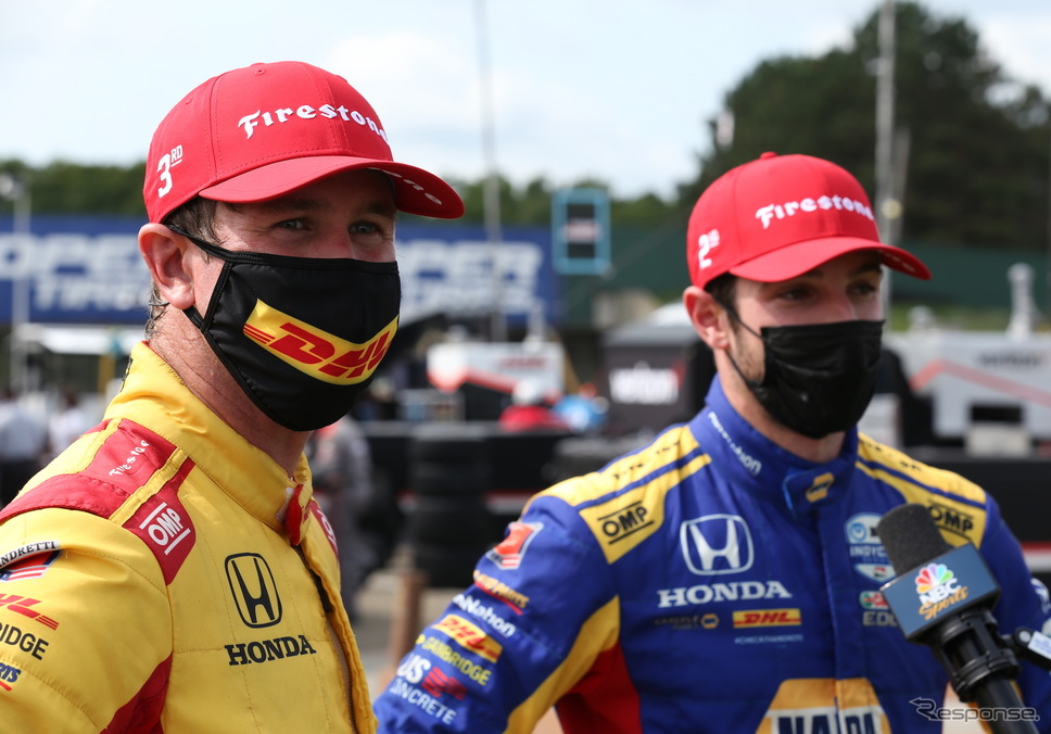 決勝2位のロッシ(右)と3位のハンターレイ(左)。《写真提供 INDYCAR》