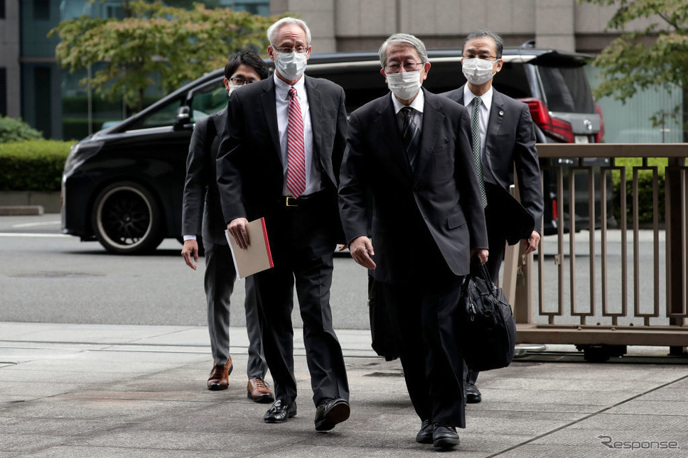 東京地方裁判所に着いたグレッグ・ケリー元代表取締役(前列向かって左。9月15日)《Photo by Kiyoshi Ota - Pool/Getty Images News/ゲッティイメージズ》