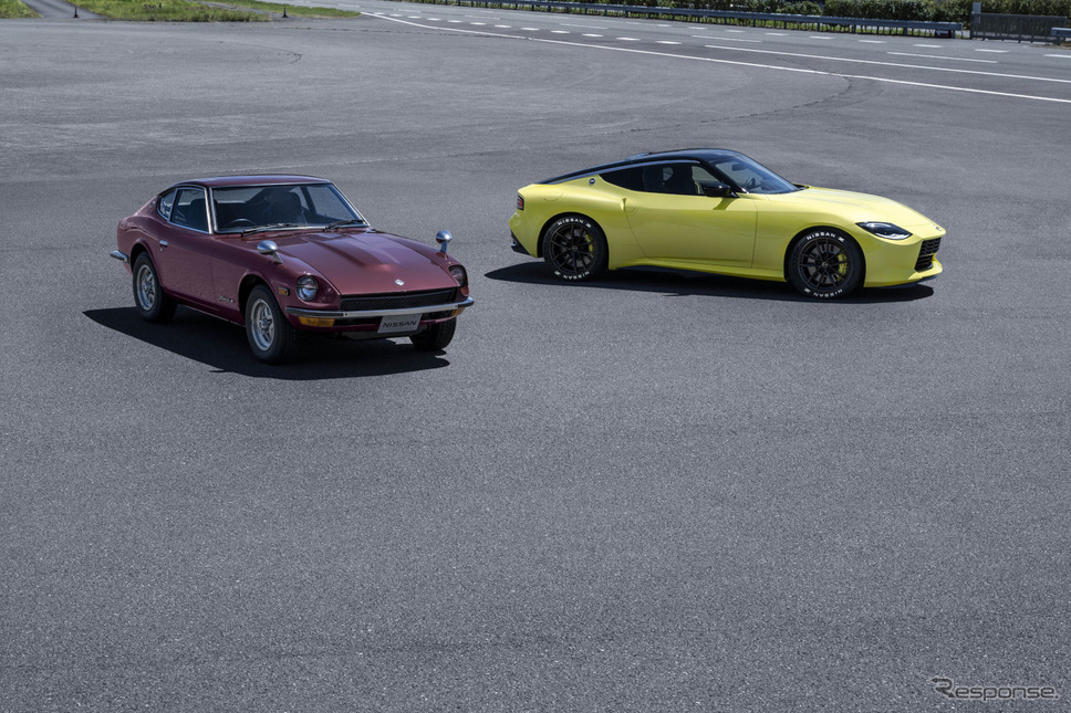 初代フェアレディZ(左)と次期型プロトタイプ《写真提供 日産自動車》