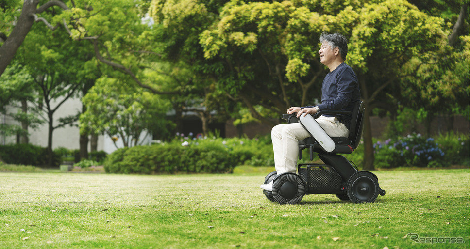 新しい近距離モビリティ=電動車いす WHILL C2 が登場…クオリティ・オブ・ライフ向上に貢献《写真提供 WHILL》