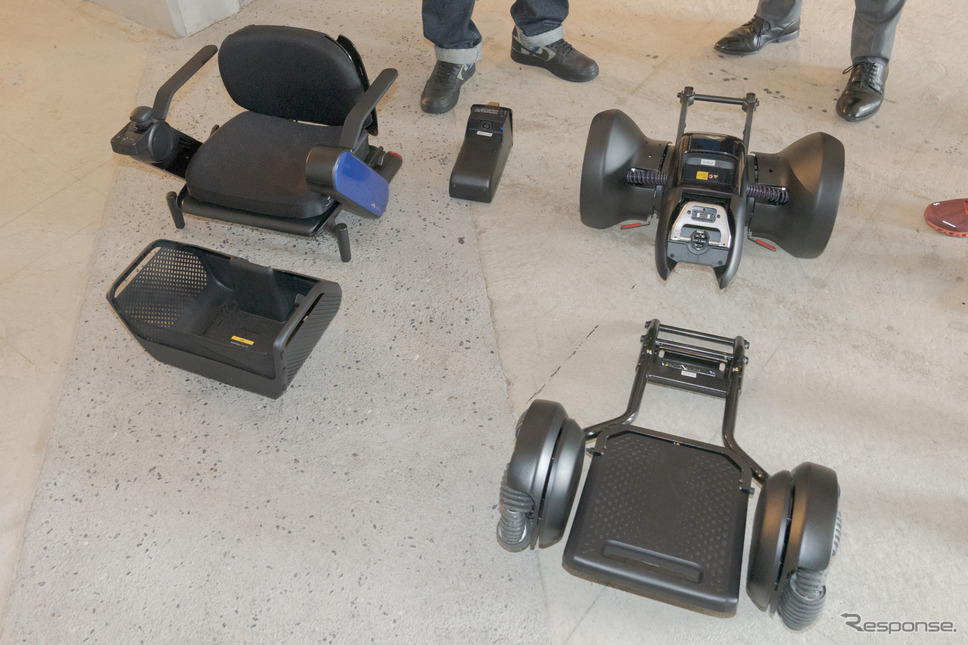 車のトランクに積み込む際などは、このように簡単に分解できる。《写真撮影 関口敬文》