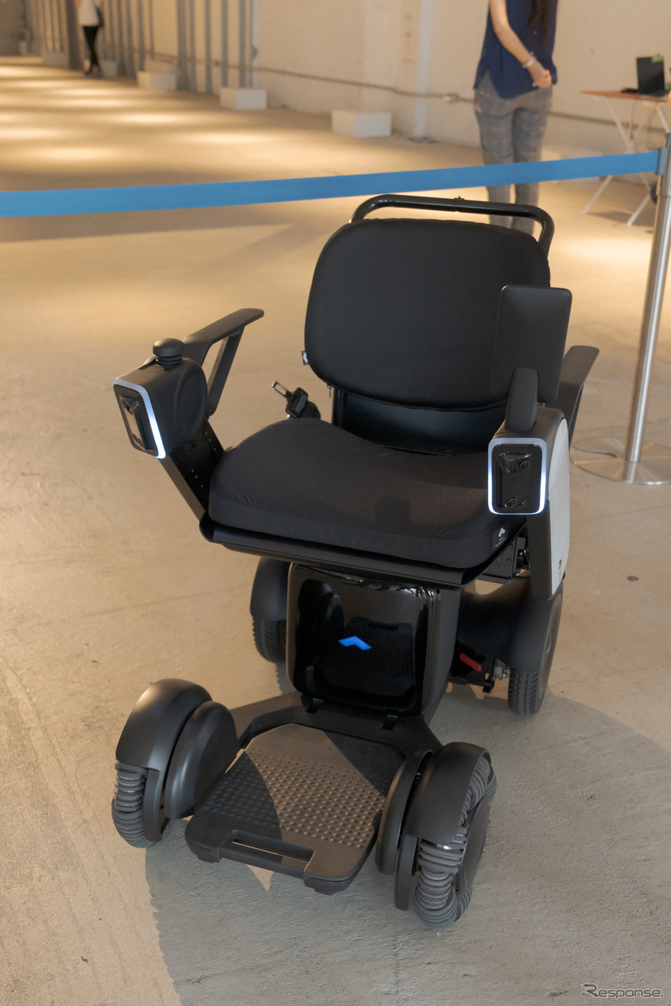 自動運転モデルは、ステレオカメラなどのセンサーが取り付けられている。《写真撮影 関口敬文》