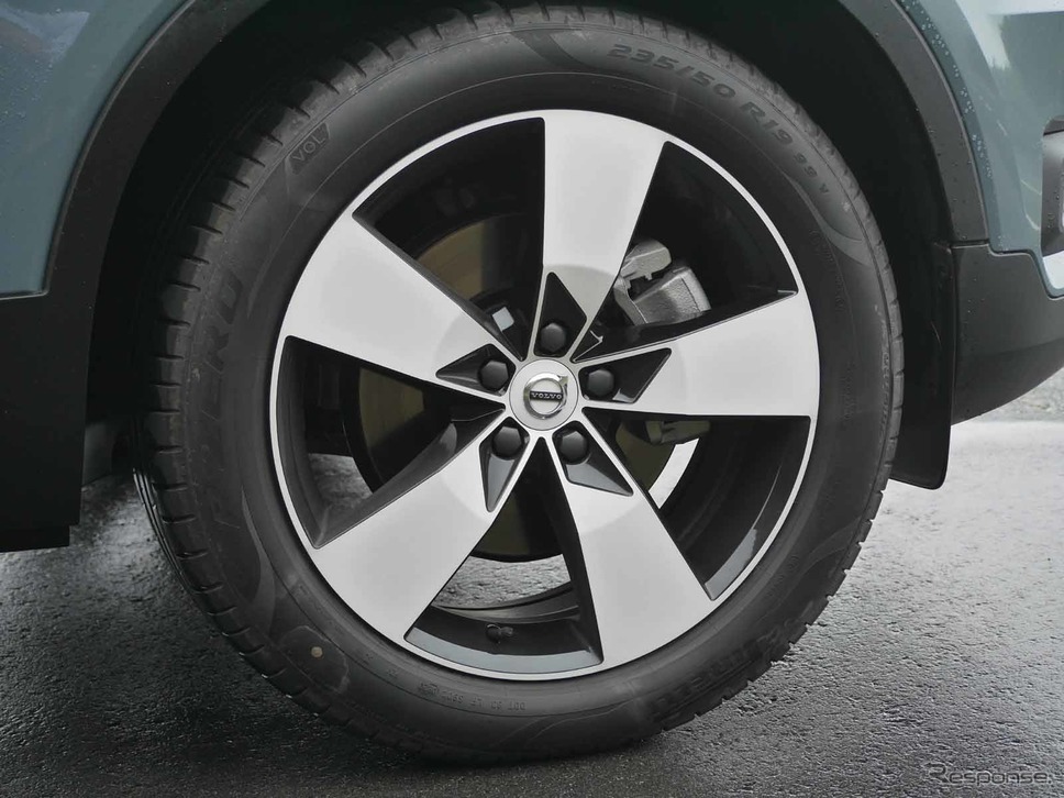 ボルボ XC40 B4モメンタム《写真撮影 中村孝仁》