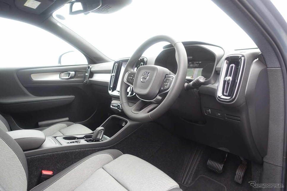 ボルボ XC40 B4モメンタム《写真撮影 中村孝仁》