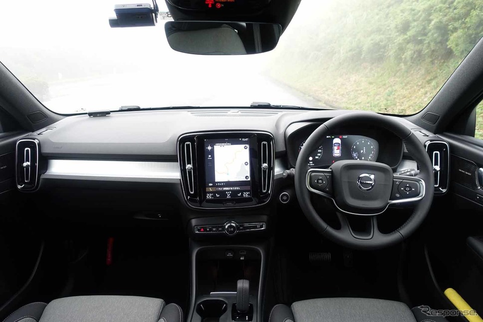 ボルボ XC40 B4モメンタム《写真撮影 中村孝仁》