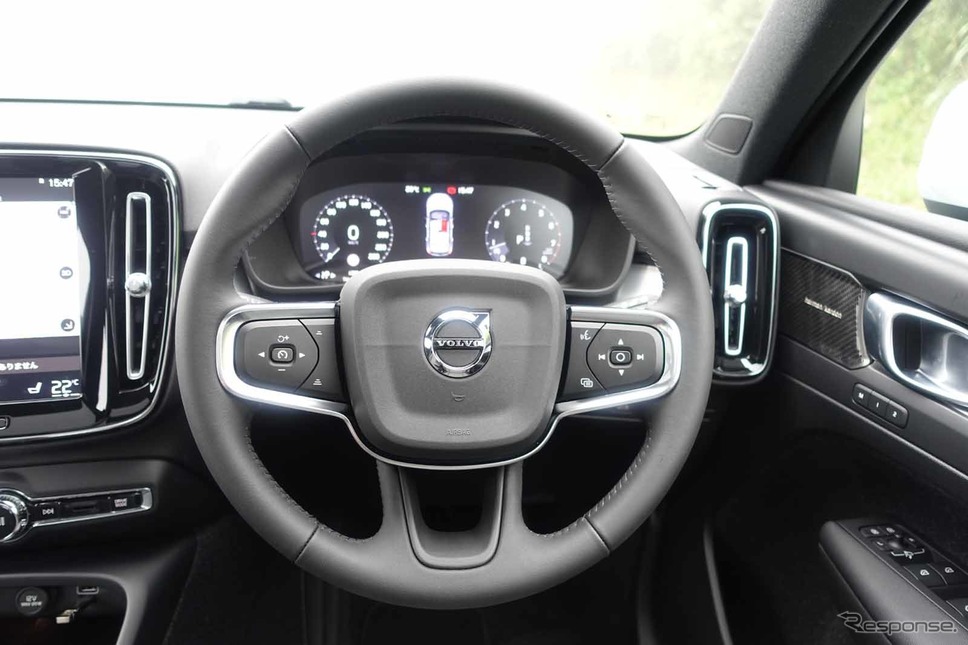 ボルボ XC40 B4モメンタム《写真撮影 中村孝仁》