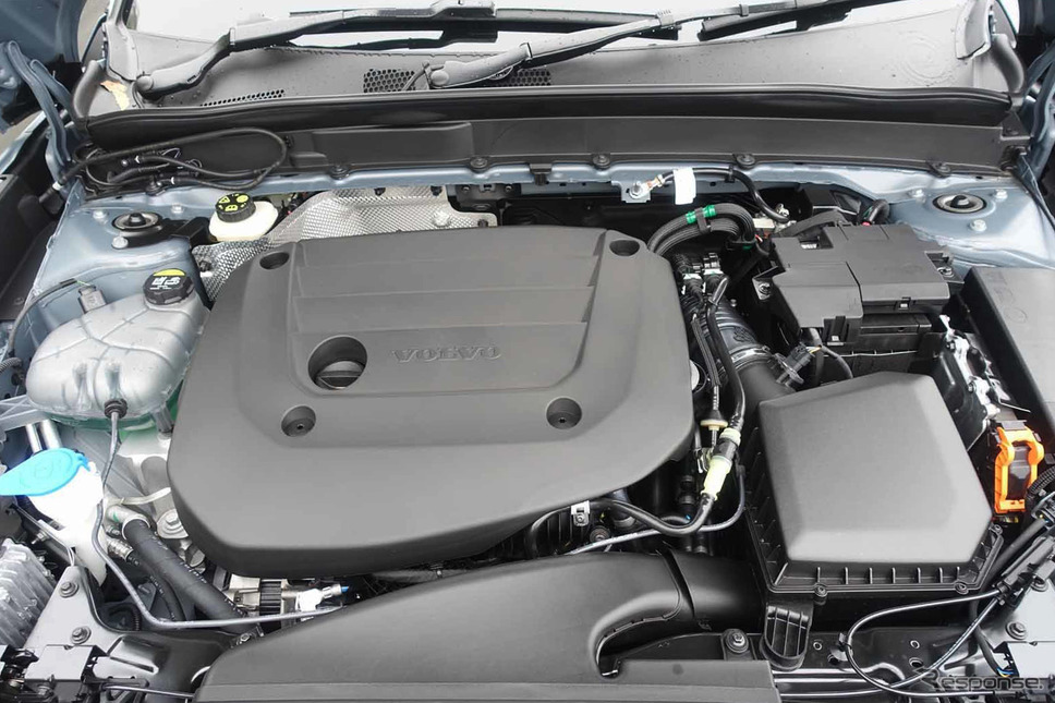 ボルボ XC40 B4モメンタム《写真撮影 中村孝仁》
