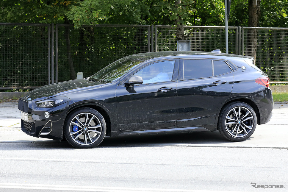 BMW X2 改良新型プロトタイプ（スクープ写真）《APOLLO NEWS SERVICE》