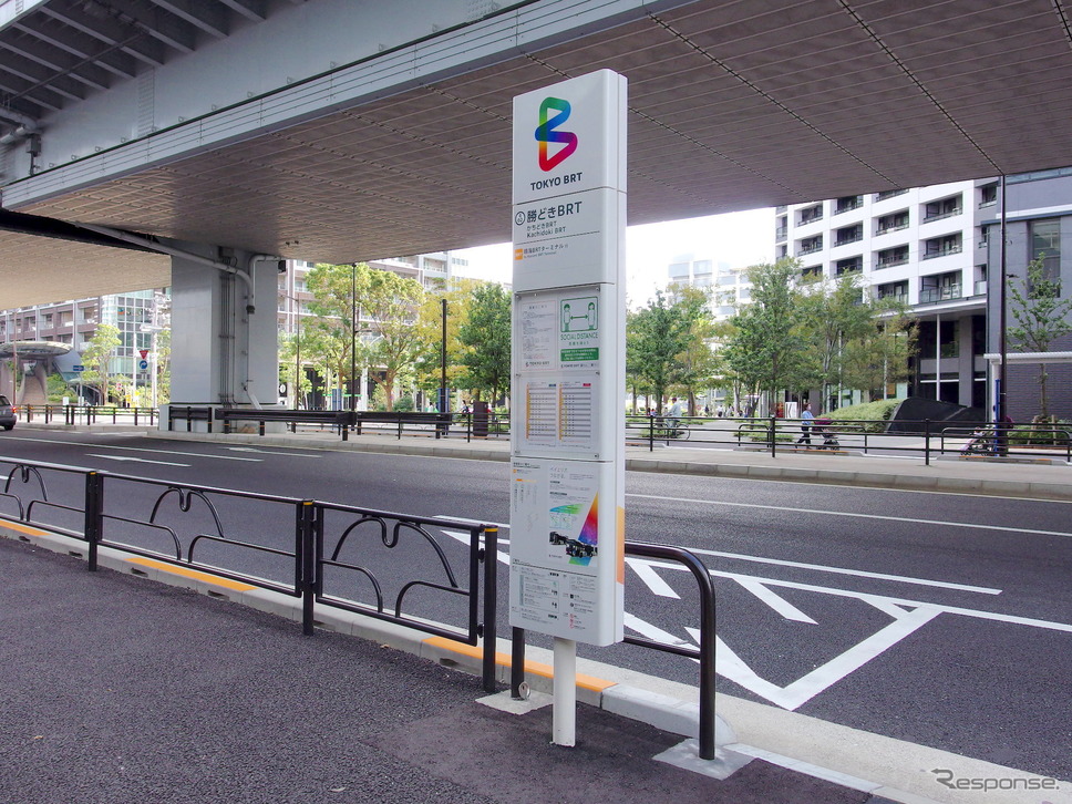 東京BRT（10月12日、勝どきBRTバス停）《写真撮影 高木啓》