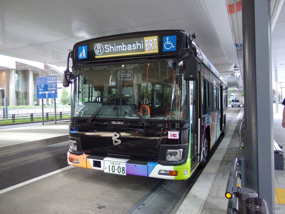 東京BRT（10月12日、新橋バス停）《写真撮影 高木啓》