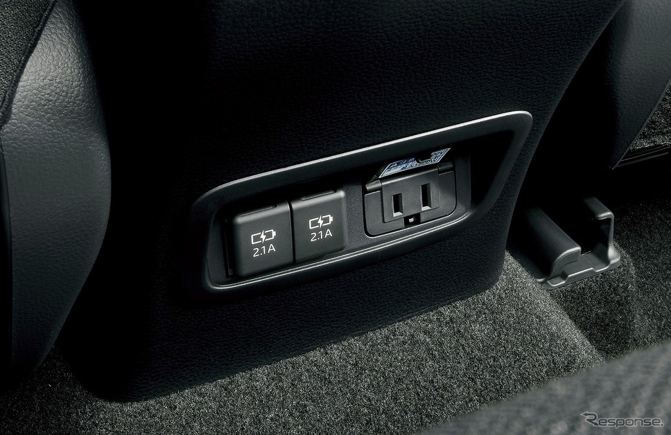アクセサリーコンセント(AC100V・1500W/コンセント2個/非常時給電システム付)《写真提供 トヨタ自動車》