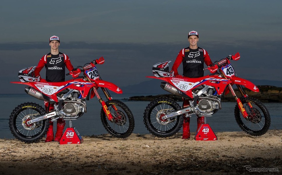 ティム・ガイザー選手(左)、ミッチェル・エバンス選手(右)とCRF450RW《写真提供 本田技研工業》