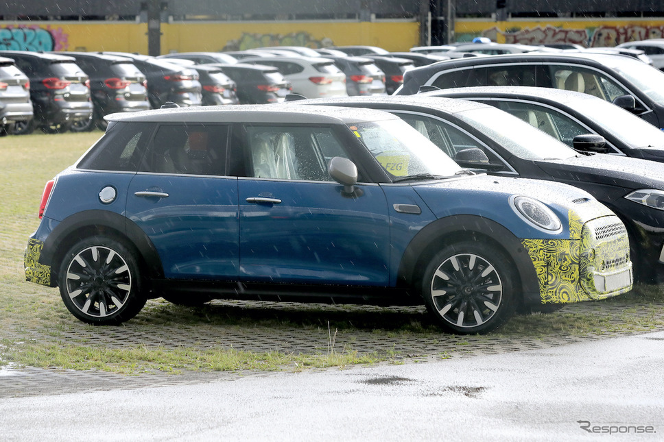 MINI クーパーSE 改良新型プロトタイプ(スクープ写真)《APOLLO NEWS SERVICE》