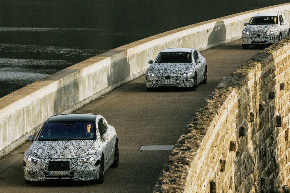 メルセデスベンツの新型EV 3車種のプロトタイプ（左からEQS、EQE、EQE SUV）《photo by Mercedes-Benz》