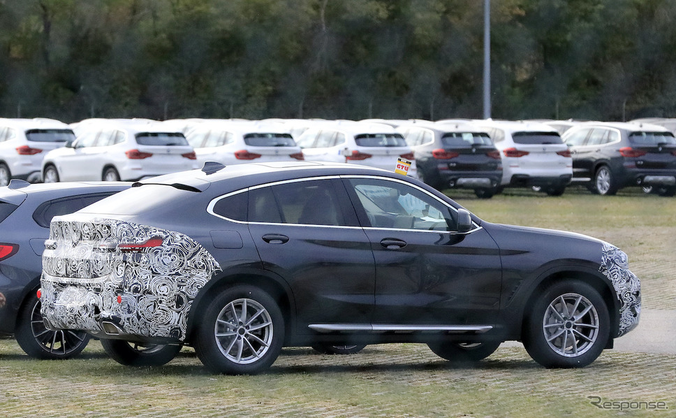 BMW X4 M40i 改良新型プロトタイプ（スクープ写真）《APOLLO NEWS SERVICE》