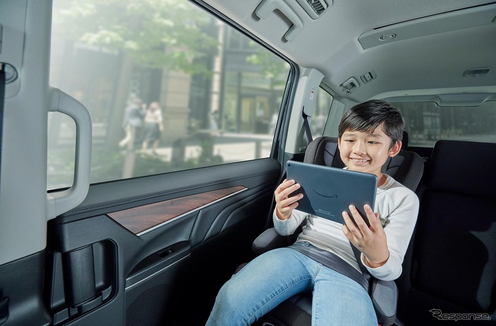 Wi-Fiを利用することで、車内で快適にオンラインコンテンツを楽しめる《写真提供 パイオニア》