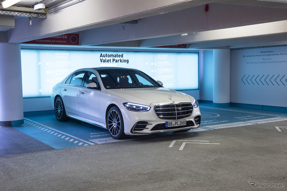 メルセデスベンツ Sクラス 新型を使った自動駐車の実証実験《写真提供 ボッシュ》