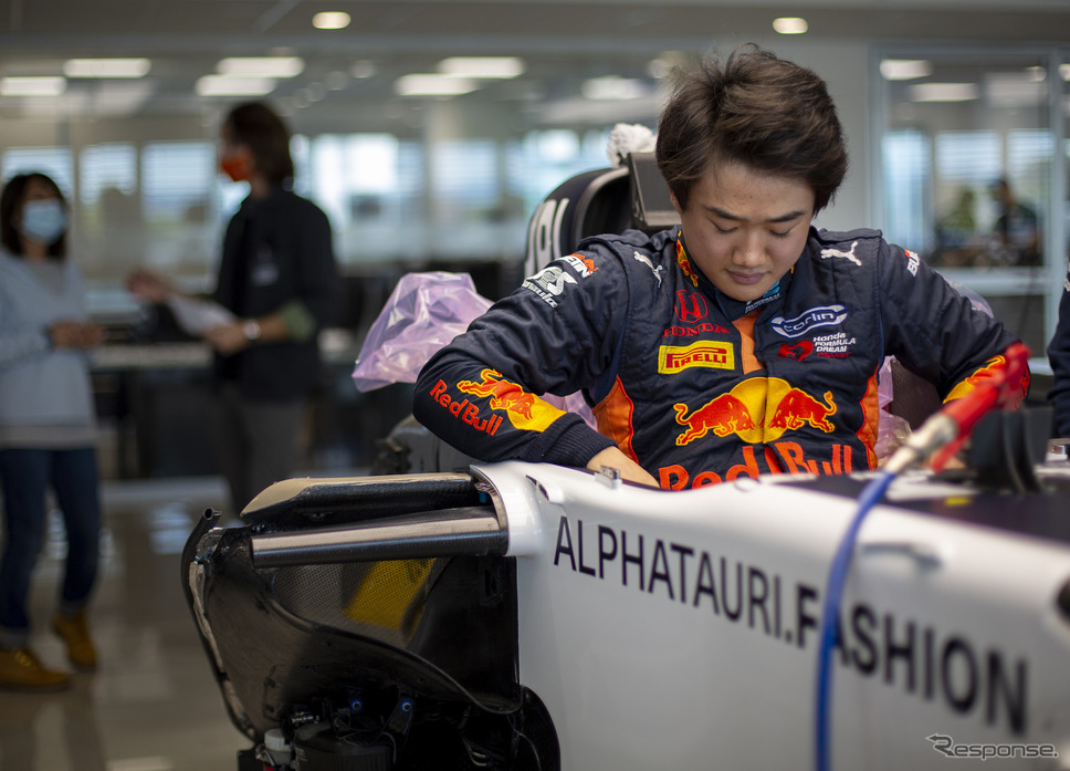 角田裕毅がF1アルファタウリのファクトリーでシート合わせを行なった。《写真提供 Scuderia AlphaTauri / Red Bull》