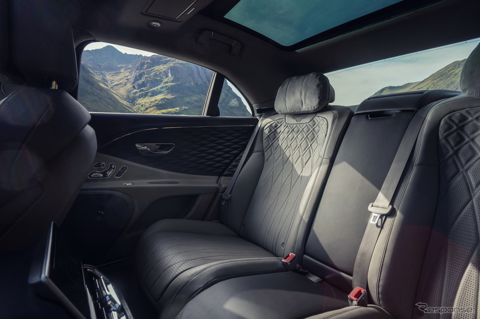 ベントレー・フライングスパー V8 新型《photo by Bentley》