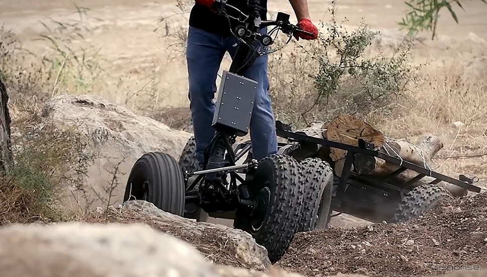 折り畳み式電動資機材搬送車 EZ-Raider《写真提供 モリタ》